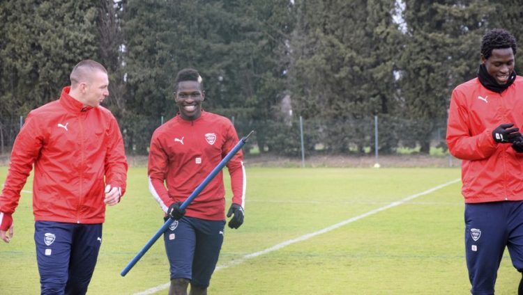 Nîmes : Absents à la reprise Moussa Koné et Sidy Sarr privés d'une fête - wiwsport Nîmes : Absents à la reprise Moussa Koné et Sidy Sarr privés d'une fête - wiwsport