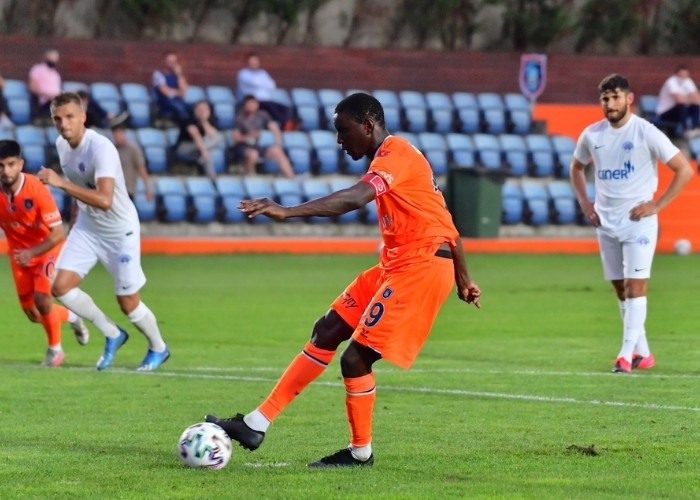 Amical- Istanbul Basaksehir: Demba Ba signe un doublé face à Kasimpasa (2-2) ! - wiwsport Amical- Istanbul Basaksehir: Demba Ba signe un doublé face à Kasimpasa (2-2) ! - wiwsport