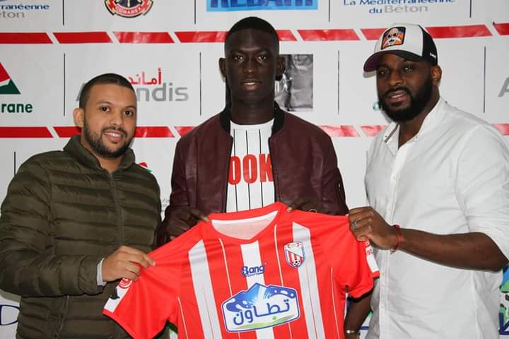 Exclu- Génération foot: Mame Limamoulaye Gueye signe son premier contrat professionnel avec Le Moghreb Athlétic de Tétouan - wiwsport