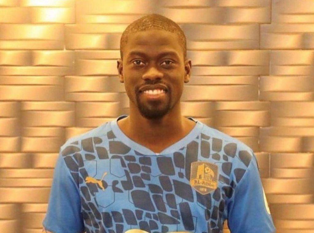 Pape Alioune Ndiaye pose avec le maillot de son nouveau Club - wiwsport Pape Alioune Ndiaye pose avec le maillot de son nouveau Club - wiwsport