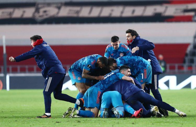 Europa League : L'Olympiacos d'Ousseynou Ba réalise le hold-up à Eindhoven et file en huitième - wiwsport Europa League : L'Olympiacos d'Ousseynou Ba réalise le hold-up à Eindhoven et file en huitième - wiwsport