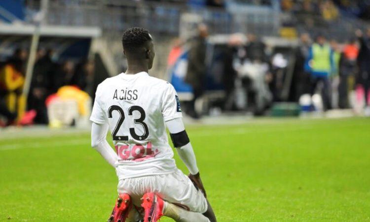 Amiens : L'entraineur, Oswald Tanchot attend plus d'Amadou Ciss - wiwsport Joie des joueurs d Amiens apres le but de Amadou Ciss (Amiens) sur penalty