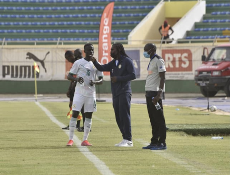 Les changements incompris d'Aliou Cissé: 3-5-2 au départ, les Lions terminent le match en 2-5-3 ! - wiwsport Les changements incompris d'Aliou Cissé: 3-5-2 au départ, les Lions terminent le match en 2-5-3 ! - wiwsport