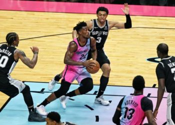 San Antonio de Gorgui Dieng perd face au Heat de Miami (111-116) - wiwsport