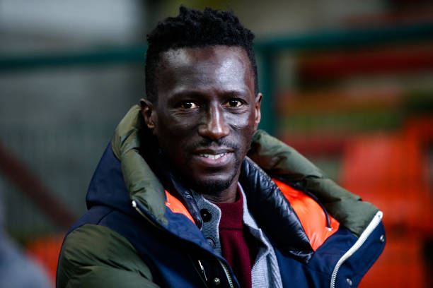 Challenge Pro League : Une Première victoire encourageante pour le Mbaye Leye et RFC Seraing dans la course au maintien - wiwsport LIEGE, BELGIUM - JANUARY 24: coach Mbaye Leye of Standard de Liege during the Pro League match between Standard Liege and Charleroi at Maurice Dufrasne Stadium on January 24, 2021 in Liege, Belgium (Photo by Perry van de Leuvert/BSR Agency/Getty Images)