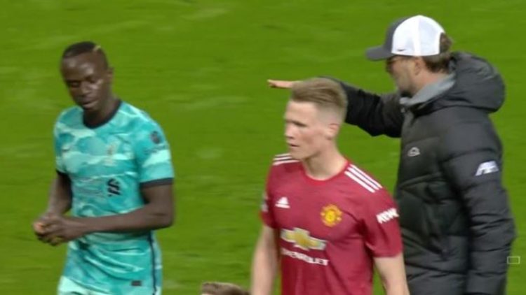 Vidéo - Sadio Mané refuse de serrer la main de Klopp à la fin de Manchester United - Liverpool - wiwsport Vidéo - Sadio Mané refuse de serrer la main de Klopp à la fin de Manchester United - Liverpool - wiwsport