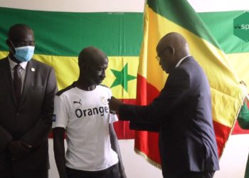 Élevée au rang de Chevalier de l&rsquo;Ordre national du Lion, l&rsquo;équipe nationale de Beach Soccer a reçu ses médailles et primes