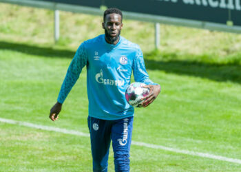 LAENGENFELD, AUSTRIA - AUGUST 27: (BILD ZEITUNG OUT) Salif Sane of FC Schalke 04 looks on during the FC Schalke 04 Training Camp on August 27, 2020 in Laengenfeld, Austria. (Photo by Mario Hommes/DeFodi Images via Getty Images)