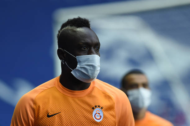 Turquie : Mbaye Diagne pourrait finalement rester à Galatasaray - wiwsport GLASGOW, SCOTLAND - SEPTEMBER 30: Mbaye Diagne of Galatasaray attends a training session ahead of the UEFA Europa League playoff match between Turkey's Galatasaray and Scotland's Rangers at Ibrox Stadium in Glasgow, Scotland on September 30, 2020. (Photo by Kate Green/Anadolu Agency via Getty Images)