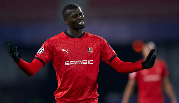 Stade Rennais : Le directeur sportif se prononce sur le cas de Mbaye Niang - wiwsport RENNES, FRANCE - DECEMBER 08: M'Baye Niang of Stade Rennais looks on during the UEFA Champions League Group E stage match between Stade Rennais and Sevilla FC at Roazhon Park on December 08, 2020 in Rennes, France. (Photo by Mateo Villalba/Quality Sport Images/Getty Images)