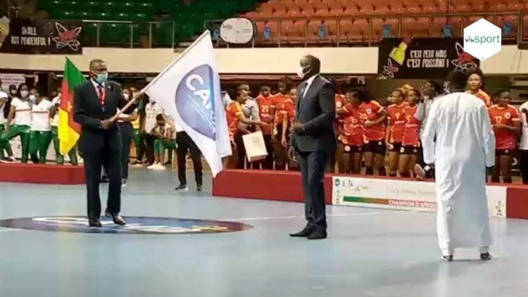 (Vidéo) Pays hôte de la CAN 2022 Dames, le Sénégal a reçu le drapeau de la Confédération Africaine de Handball - wiwsport (Vidéo) Pays hôte de la CAN 2022 Dames, le Sénégal a reçu le drapeau de la Confédération Africaine de Handball - wiwsport