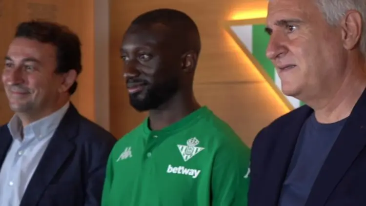 Les dirigeants du Betis éblouis par Youssouf Sabaly : « Il a un profil rare et va nous rapporter quelque chose qu'on a perdu » - wiwsport Les dirigeants du Betis éblouis par Youssouf Sabaly : « Il a un profil rare et va nous rapporter quelque chose qu'on a perdu » - wiwsport