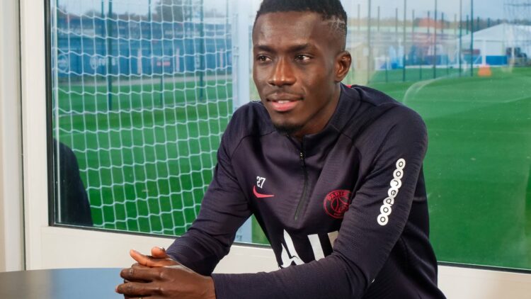 (vidéo) Gana Guèye dit tout sur la tanière : L'état de la pelouse, le coup franc, Nampalys et Pape Matar Sarr - wiwsport (vidéo) Gana Guèye dit tout sur la tanière : L'état de la pelouse, le coup franc, Nampalys et Pape Matar Sarr - wiwsport