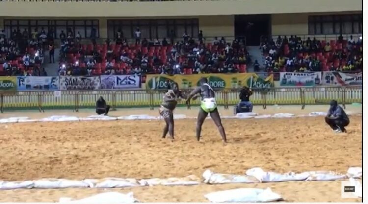 Vidéo / Lutte : Général Bou Fass bat Coly Faye 2 par avertissements - wiwsport