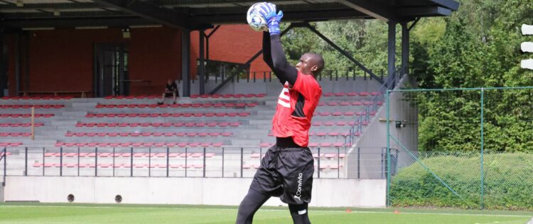 Pré-saison des Lions : Alfred Gomis prend 3 buts en 45 minutes contre le Standard Liège - wiwsport Pré-saison des Lions : Alfred Gomis prend 3 buts en 45 minutes contre le Standard Liège - wiwsport
