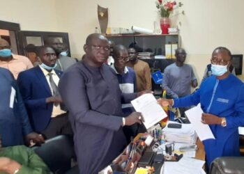 Présidence FSF – Un gros collectif d&rsquo;acteurs du football dépose la candidature de Augustin Senghor (photos)