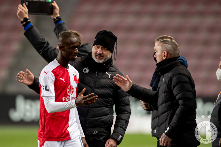 Mercato : Le Slavia Prague se prépare au départ d'Abdallah Sima - wiwsport Mercato : Le Slavia Prague se prépare au départ d'Abdallah Sima - wiwsport
