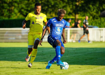 Pape IBNOU BA of CHAMOIS NIORTAIS FC and Kelvin AMIAN of TOULOUSE FOOTBALL CLUB during the friendly match between Toulouse and Niort on August 15, 2020 in Toulouse, France. (Photo by Pierre Costabadie/Icon Sport via Getty Images)