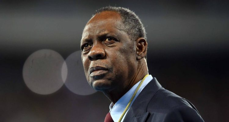 Issa Hayatou, ancien président de la CAF, suspendu par la FIFA - wiwsport