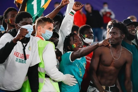 (vidéo) Beach Soccer : L'ambiance festive assurée par les supporters sénégalais de Russie - wiwsport