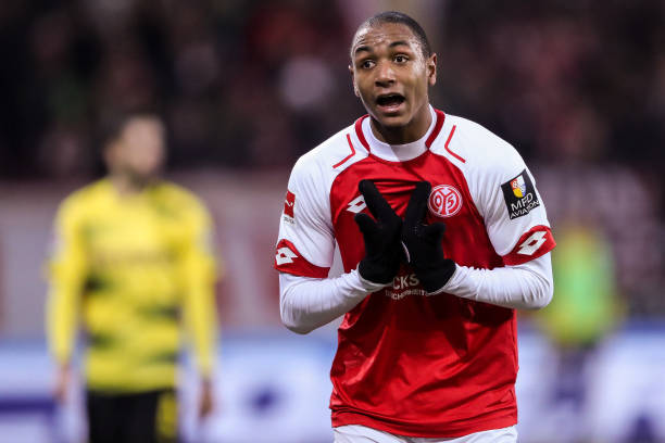 Abdou Diallo parle de ce match décisif sur son transfert pour Dortmund "Face à Pulisic, j'ai fais un truc incroyable.." - wiwsport MAINZ, GERMANY - DECEMBER 12: Abdou Diallo #4 of FSV Mainz 05 reacts during the Bundesliga match between 1. FSV Mainz 05 and Borussia Dortmund at Opel Arena on December 12, 2017 in Mainz, Germany. (Photo by Simon Hofmann/Bongarts/Getty Images )