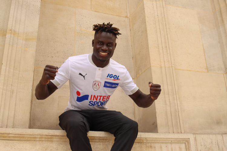 Amiens SC : L'entraineur, Philippe Hinschberger, s'enflamme sur les qualités d'Aliou Badji - wiwsport Amiens SC : L'entraineur, Philippe Hinschberger, s'enflamme sur les qualités d'Aliou Badji - wiwsport
