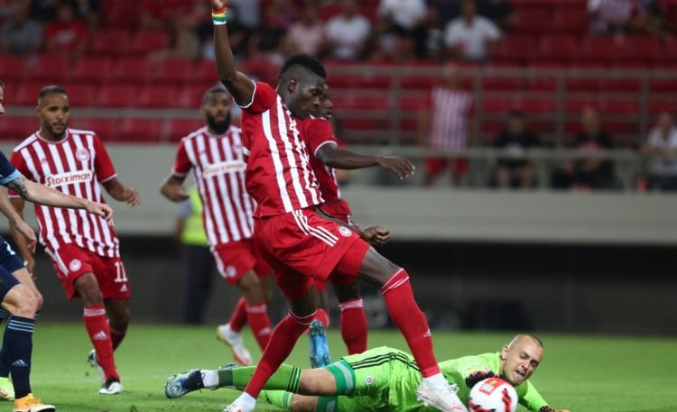 Europa League : L'Olympiacos domine facilement le Slovan Bratislava, Pape Abou Cissé buteur - wiwsport Europa League : L'Olympiacos domine facilement le Slovan Bratislava, Pape Abou Cissé buteur - wiwsport