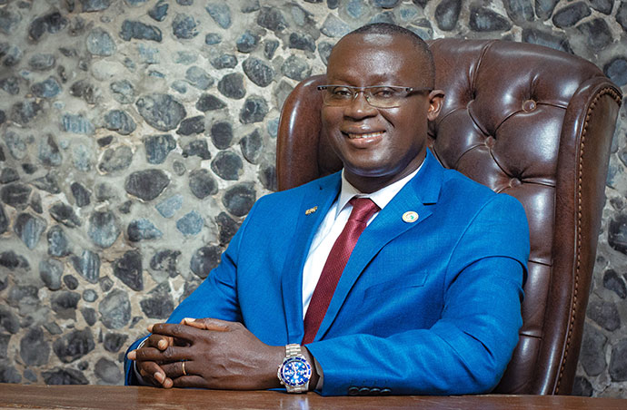 Présidence FSF : Augustin Senghor réélu au premier tour avec 326 voix contre 123 voix pour Mady Touré - wiwsport Présidence FSF : Augustin Senghor réélu au premier tour avec 326 voix contre 123 voix pour Mady Touré - wiwsport