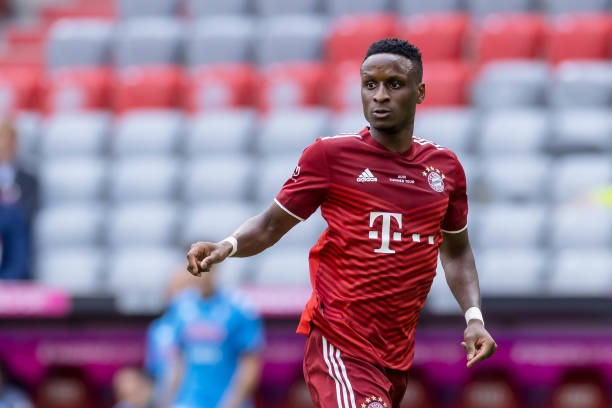 Equipe nationale du Sénégal - Statistiques : Que vaut Bouna Sarr aujourd'hui ? - wiwsport MUNICH, GERMANY - JULY 31: (BILD ZEITUNG OUT) Bouna Sarr of Bayern Muenchen looks on during the Pre-Season Match between FC Bayern Muenchen and SSC Napoli at Allianz Arena on July 31, 2021 in Munich, Germany. (Photo by Roland Krivec/DeFodi Images via Getty Images)