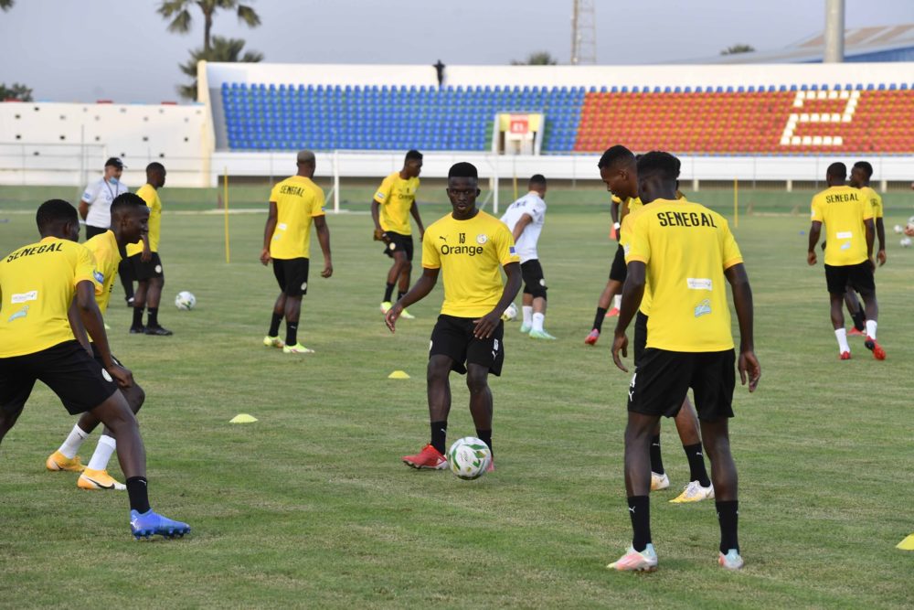 Qualif. Coupe du Monde 2022 : Bamba Dieng titulaire face à la Namibie, Aliou Cissé répond - wiwsport Qualif. Coupe du Monde 2022 : Bamba Dieng titulaire face à la Namibie, Aliou Cissé répond - wiwsport