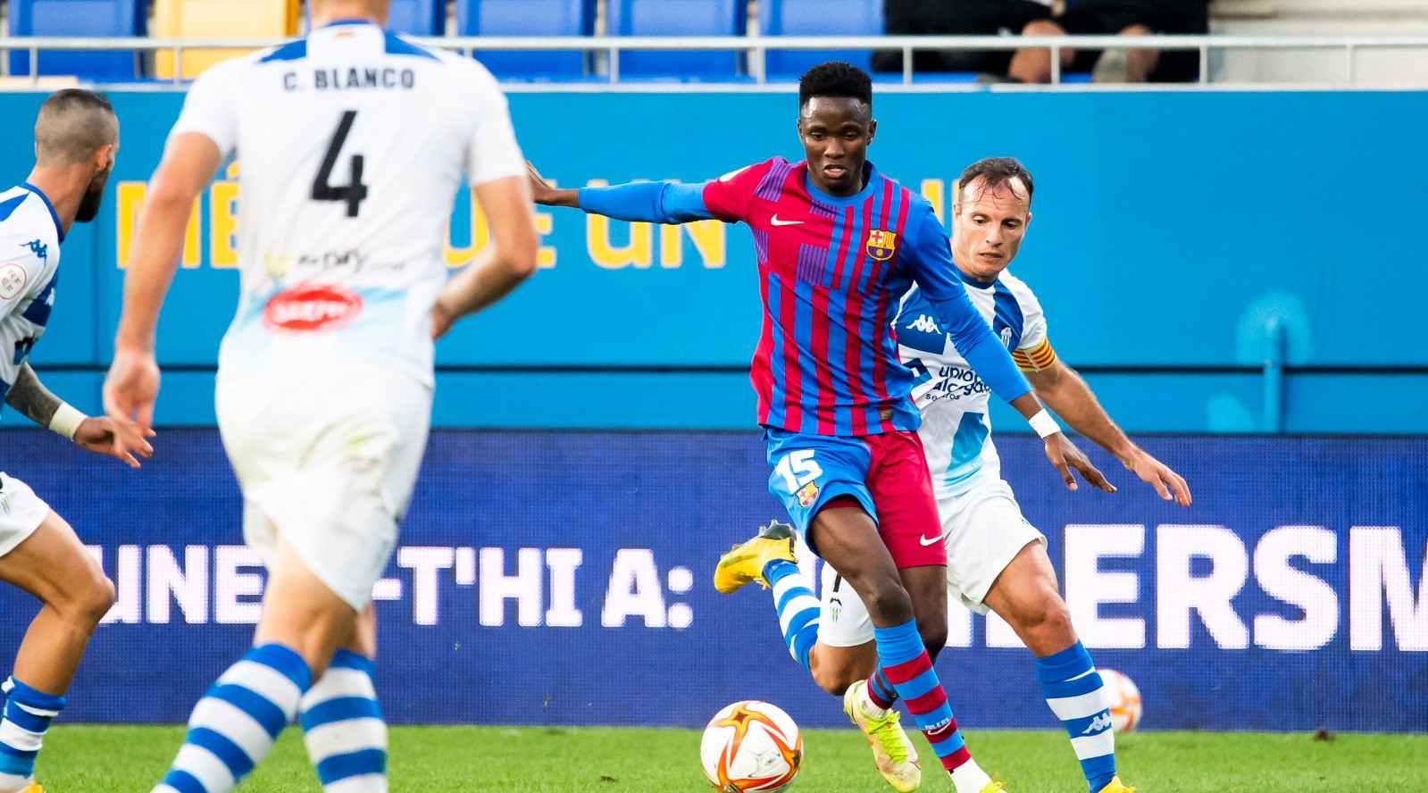Primera División RFEF : Le Barça B de Moussa Ndiaye bute sur le mur d'Alcoyano - wiwsport Primera División RFEF : Le Barça B de Moussa Ndiaye bute sur le mur d'Alcoyano - wiwsport