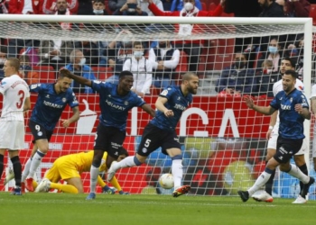 LaLiga : Alavés, avec Mamadou Loum Ndiaye, laisse filer la victoire face au FC Séville - wiwsport