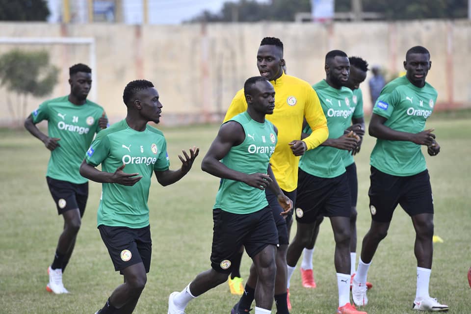 (vidéo) Regardez la dernière séance d'entraînement des Lions du Sénégal avant le match de demain face au Togo - wiwsport (vidéo) Regardez la dernière séance d'entraînement des Lions du Sénégal avant le match de demain face au Togo - wiwsport