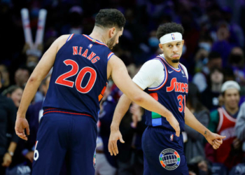 PHILADELPHIA, PENNSYLVANIA - NOVEMBER 03: Seth Curry #31 and Georges Niang #20 of the Philadelphia 76ers celebrate against the Chicago Bulls at Wells Fargo Center on November 03, 2021 in Philadelphia, Pennsylvania. NOTE TO USER: User expressly acknowledges and agrees that, by downloading and or using this photograph, User is consenting to the terms and conditions of the Getty Images License Agreement. (Photo by Tim Nwachukwu/Getty Images)