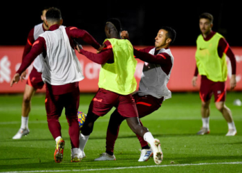 KIRKBY, ENGLAND - NOVEMBER 18: (THE SUN OUT, THE SUN ON SUNDAY OUT) Thiago Alcantara of Liverpool during a training at AXA Training Centre on November 18, 2021 in Kirkby, England. (Photo by Andrew Powell/Liverpool FC via Getty Images)