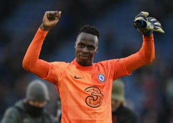 LEICESTER, ENGLAND - NOVEMBER 20: Edouard Mendy of Chelsea acknowledges the fans after their sides victory in the Premier League match between Leicester City and Chelsea at The King Power Stadium on November 20, 2021 in Leicester, England. (Photo by Michael Regan/Getty Images)