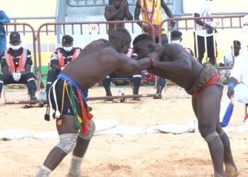 Lutte : Chutes spectaculaires, touss, ambiances, victoires, revivez la finale du tournoi de la CEDEAO - wiwsport
