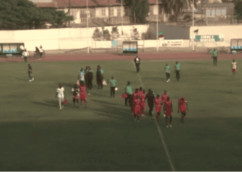 Ligue 1 - Jaraaf vs AS Pikine : Match interrompu par les supporters suite au penalty sifflé pour l'AS Pikine dans les dernières minutes de la rencontre ! - wiwsport