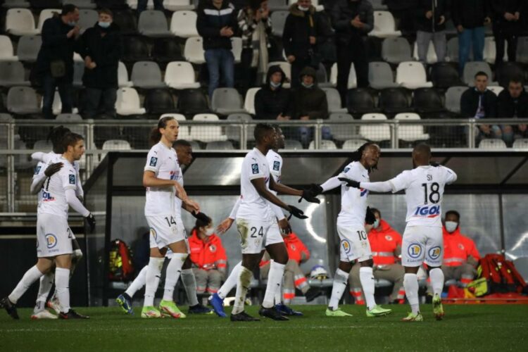 Ligue 2 : Auteur d'un doublé et d'une passe décisive face à Dunkerque, Aliou Badji sort Amiens de la zone rouge - wiwsport Ligue 2 : Auteur d'un doublé et d'une passe décisive face à Dunkerque, Aliou Badji sort Amiens de la zone rouge - wiwsport