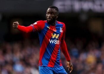 MANCHESTER, ENGLAND - OCTOBER 30: Cheikhou Kouyate of Crystal Palace during the Premier League match between Manchester City and Crystal Palace at Etihad Stadium on October 30, 2021 in Manchester, England. (Photo by Daniel Chesterton/Offside/Offside via Getty Images)