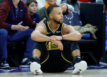 PHILADELPHIA, PENNSYLVANIA - DECEMBER 11: Stephen Curry #30 of the Golden State Warriors reacts during the fourth quarter against the Philadelphia 76ers at Wells Fargo Center on December 11, 2021 in Philadelphia, Pennsylvania. NOTE TO USER: User expressly acknowledges and agrees that, by downloading and or using this photograph, User is consenting to the terms and conditions of the Getty Images License Agreement. (Photo by Tim Nwachukwu/Getty Images)