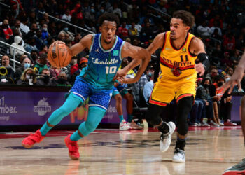 ATLANTA, GA - DECEMBER 5: Ish Smith #10 of the Charlotte Hornets dribbles the ball during the game against the Atlanta Hawks on December 5, 2021 at State Farm Arena in Atlanta, Georgia.  NOTE TO USER: User expressly acknowledges and agrees that, by downloading and/or using this Photograph, user is consenting to the terms and conditions of the Getty Images License Agreement. Mandatory Copyright Notice: Copyright 2021 NBAE (Photo by Scott Cunningham/NBAE via Getty Images)