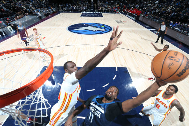 (vidéo) NBA - Les Hawks retrouvent le succès avec Gorgui Sy Dieng face à Minnesota (121-110) - wiwsport MINNEAPOLIS, MN - DECEMBER 6: Naz Reid #11 of the Minnesota Timberwolves shoots the ball during the game against the Atlanta Hawks on December 6, 2021 at Target Center in Minneapolis, Minnesota. NOTE TO USER: User expressly acknowledges and agrees that, by downloading and or using this Photograph, user is consenting to the terms and conditions of the Getty Images License Agreement. Mandatory Copyright Notice: Copyright 2021 NBAE (Photo by David Sherman/NBAE via Getty Images)