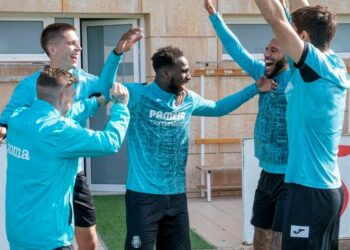 Villarreal : Une magnifique haie d'honneur réservée à Boulaye Dia à son retour à l'entraînement - wiwsport