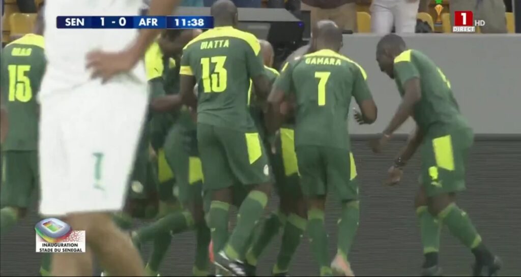 (vidéo) Légendes Sénégalaises vs Légendes Africaines : Le spectacle s'achève sur des buts splendides de Khalilou Fadiga et Okocha (1-1) - wiwsport (vidéo) Légendes Sénégalaises vs Légendes Africaines : Le spectacle s'achève sur des buts splendides de Khalilou Fadiga et Okocha (1-1) - wiwsport
