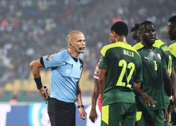 South African referee Victor Gomes (L) speaks to Senegal's players during the Africa Cup of Nations (CAN) 2021 quarter-final football match between Senegal and Equatorial Guinea at Stade Ahmadou Ahidjo in Yaounde on January 30, 2022. (Photo by CHARLY TRIBALLEAU / AFP) (Photo by CHARLY TRIBALLEAU/AFP via Getty Images)