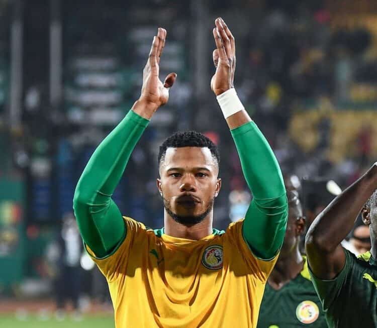 Keïta Baldé : « Gagner cette CAN pour rentrer définitivement dans l'histoire du Sénégal » - wiwsport Senegal's forward Sadio Mane (R) and Senegal's forward Keita Balde celebrate after winning the Africa Cup of Nations (CAN) 2021 quarter-final football match between Senegal and Equatorial Guinea at Stade Ahmadou Ahidjo in Yaounde on January 30, 2022. (Photo by CHARLY TRIBALLEAU / AFP) (Photo by CHARLY TRIBALLEAU/AFP via Getty Images)