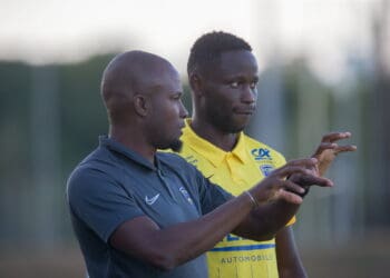 Sochaux - Le cadeau symbolique du champion d'Afrique, Joseph Lopy à son coach Omar Daf - wiwsport