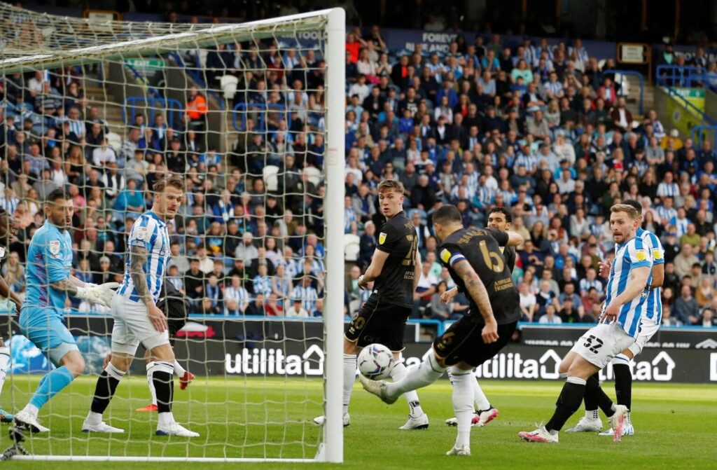 Championship : QPR de Seny Dieng stoppe l'hémorragie face à Huddersfield de Naby Sarr - wiwsport Championship : QPR de Seny Dieng stoppe l'hémorragie face à Huddersfield de Naby Sarr - wiwsport