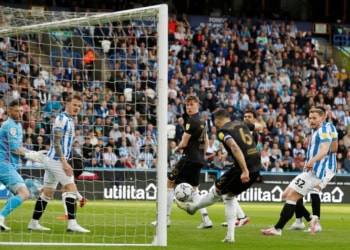 Championship : QPR de Seny Dieng stoppe l'hémorragie face à Huddersfield de Naby Sarr - wiwsport